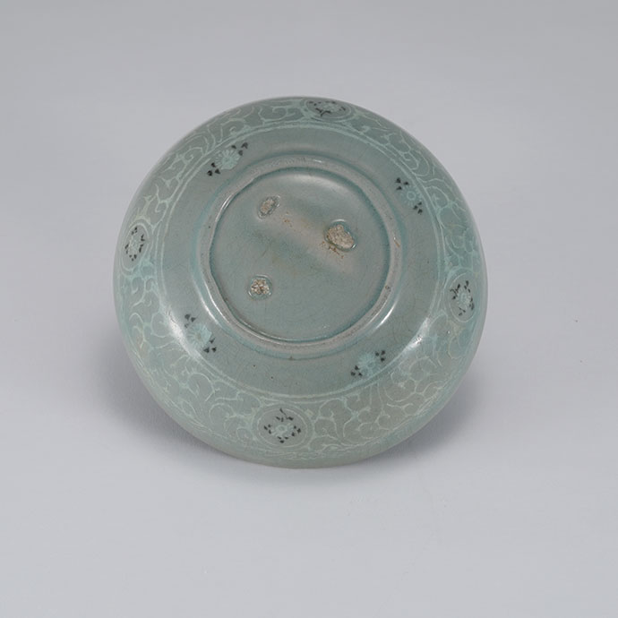 청자상감화금국당초문발(靑瓷象嵌金菊唐草文鉢)