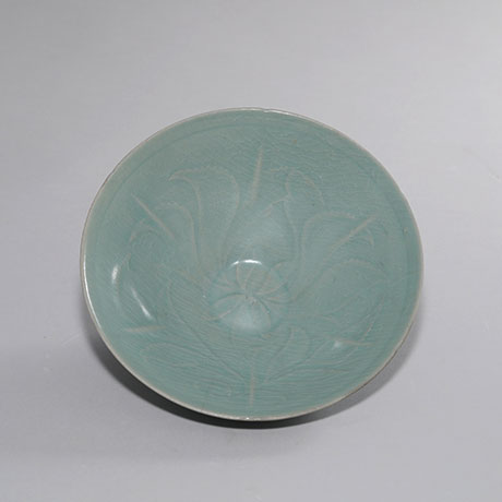 청자양각화문발(靑瓷陽刻花文鉢)