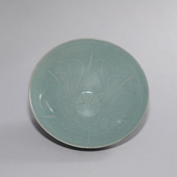 청자양각화문발(靑瓷陽刻花文鉢)