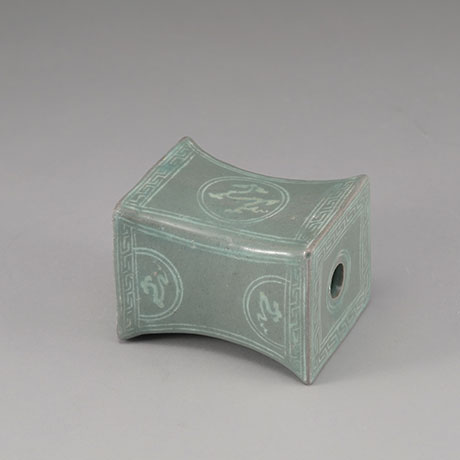 청자상감운문침(靑瓷象嵌雲文枕)