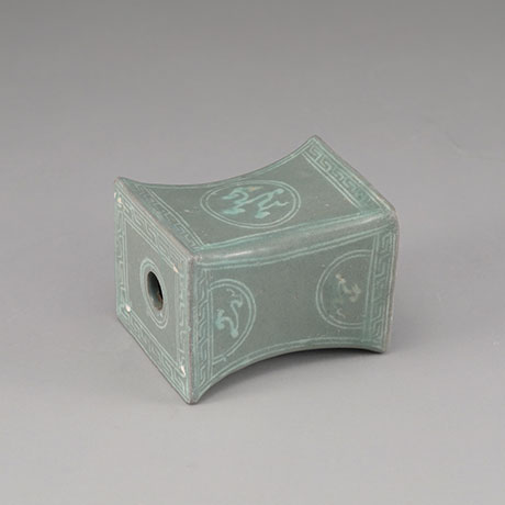 청자상감운문침(靑瓷象嵌雲文枕)