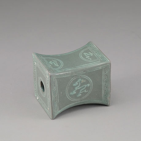 청자상감운문침(靑瓷象嵌雲文枕)