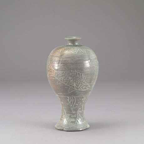 분청자상감어류문매병(粉靑瓷象嵌魚柳文梅瓶)