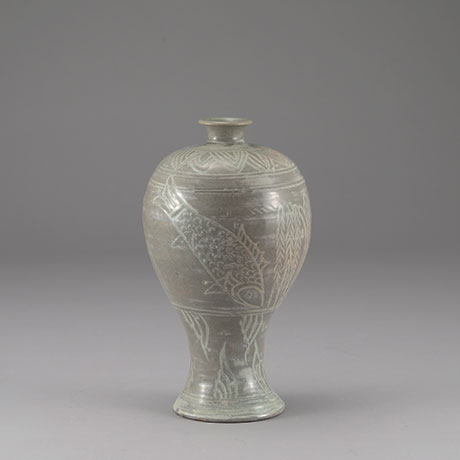 분청자상감어류문매병(粉靑瓷象嵌魚柳文梅瓶)