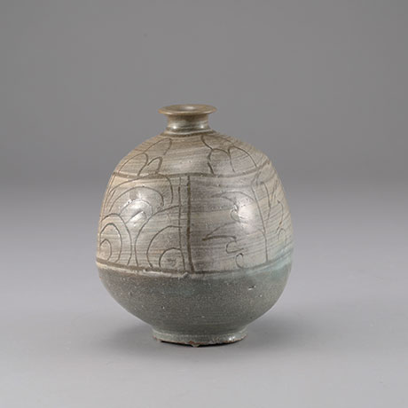 분청자음각화문편병(粉靑瓷陰刻花文扁瓶)