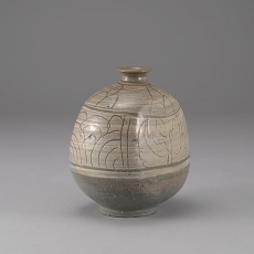 분청자음각화문편병(粉靑瓷陰刻花文扁瓶)