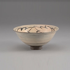 분청자철화삼엽문발(粉靑瓷鐵華三葉文碗)