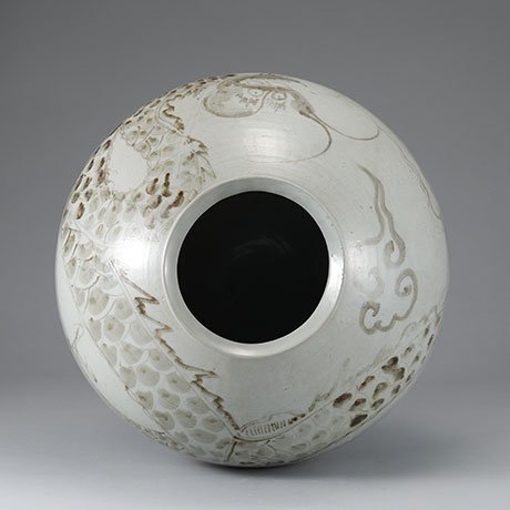 백자철화운룡문호(白瓷鐵華雲龍文壺)