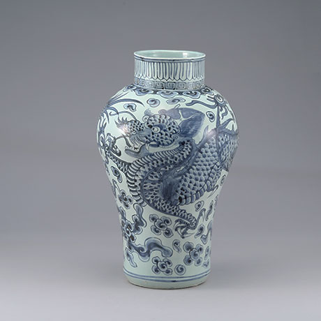 백자청화운룡문호(白瓷靑華雲龍文壺)