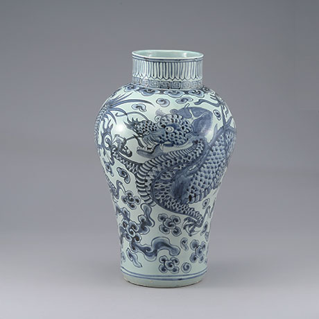 백자청화운룡문호(白瓷靑華雲龍文壺)