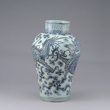 백자청화운룡문호(白瓷靑華雲龍文壺)