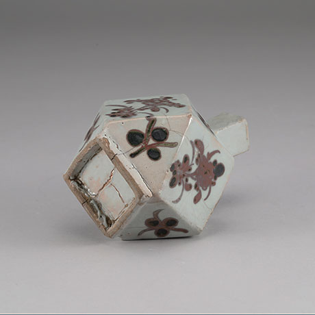 팔각진사채주병(八角辰砂彩酒瓶)