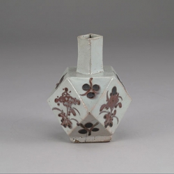 팔각진사채주병(八角辰砂彩酒瓶)