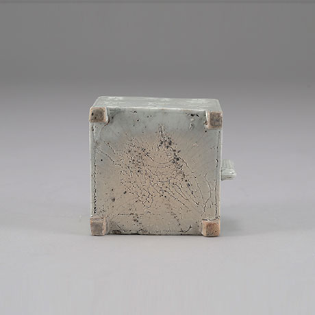 백자음각사각연적(白瓷陰刻四角硯跡)