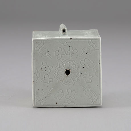 백자음각사각연적(白瓷陰刻四角硯跡)