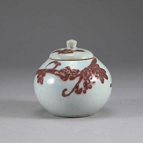 백자진사포도문유개호(白瓷辰砂葡萄文有蓋壺)