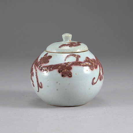 백자진사포도문유개호(白瓷辰砂葡萄文有蓋壺)