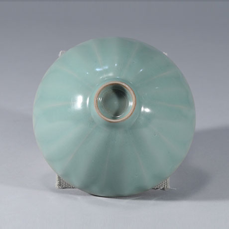 용천요청자연화문완(龍泉窯靑瓷蓮花文碗)