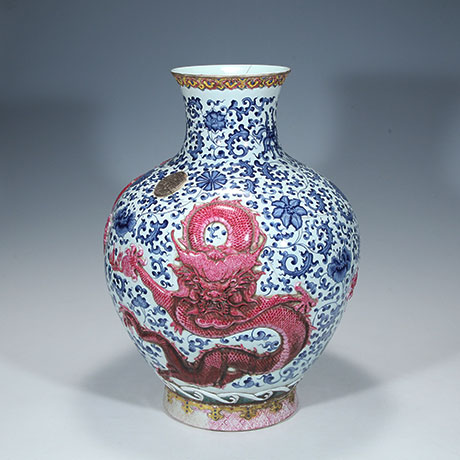 청화연지홍채용문관(靑花胭脂红彩龙纹罐)