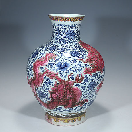 청화연지홍채용문관(靑花胭脂红彩龙纹罐)