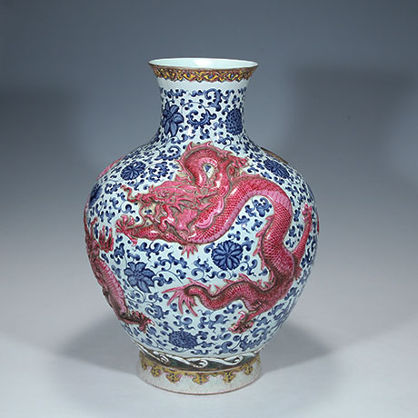 청화연지홍채용문관(靑花胭脂红彩龙纹罐)