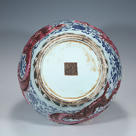 청화연지홍채용문관(靑花胭脂红彩龙纹罐)